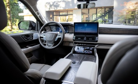2022 Lincoln Navigator Reserve (Color: Flight Blue) Interior Wallpapers 450x275 (16)