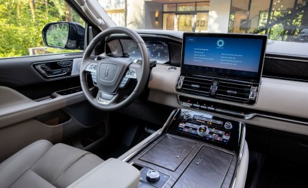 2022 Lincoln Navigator Reserve (Color: Flight Blue) Interior Wallpapers 450x275 (17)