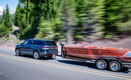 2022 Lincoln Navigator Reserve (Color: Flight Blue) Rear Three-Quarter Wallpapers 450x275 (3)