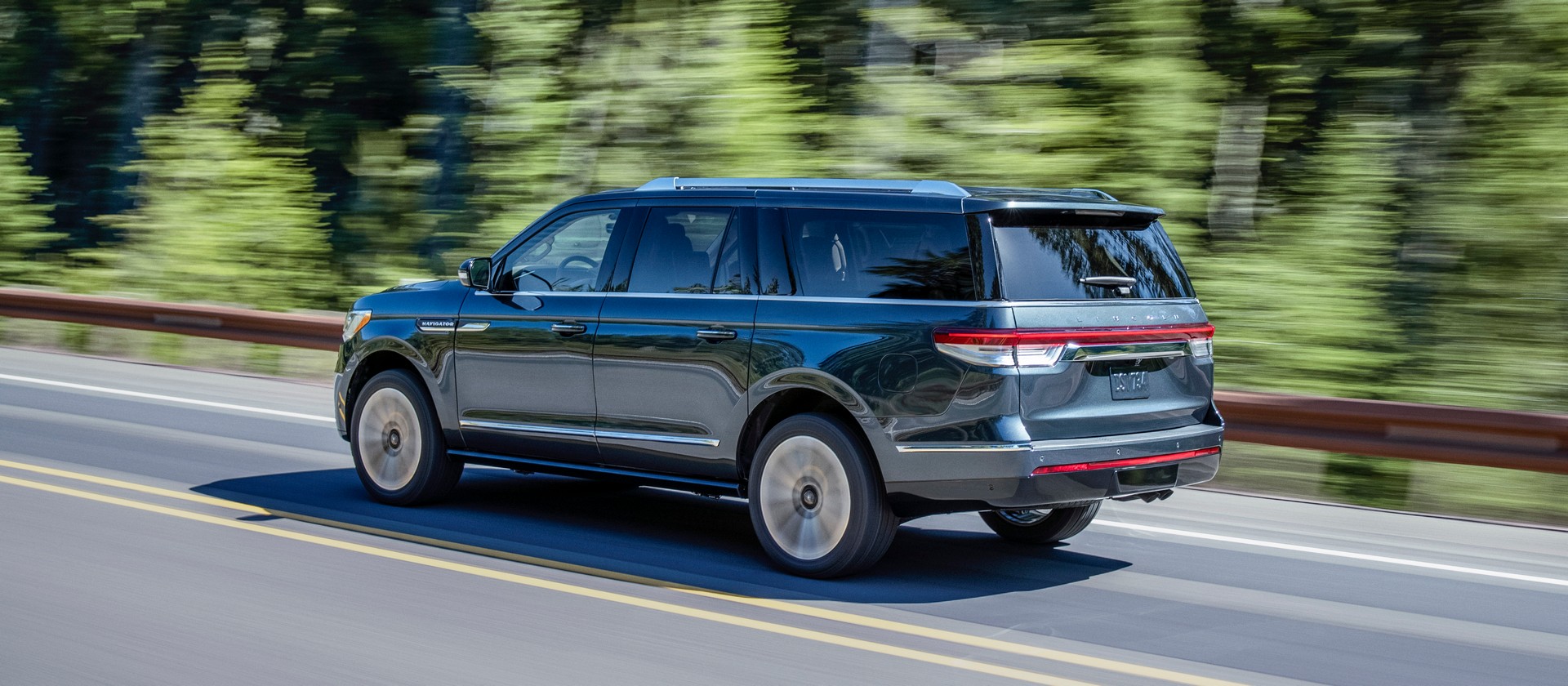 2022 Lincoln Navigator Reserve (Color: Flight Blue) Rear Three-Quarter Wallpapers (4)