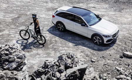 2022 Mercedes-Benz C-Class All-Terrain Front Three-Quarter Wallpapers 450x275 (11)