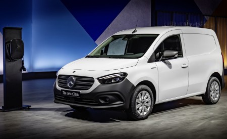 2022 Mercedes-Benz Citan Front Three-Quarter Wallpapers 450x275 (49)