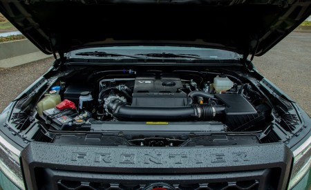 2022 Nissan Frontier Pro-4X Engine Wallpapers 450x275 (42)