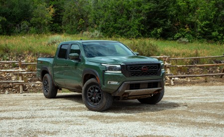 2022 Nissan Frontier Pro-4X Front Three-Quarter Wallpapers 450x275 (17)