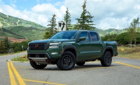 2022 Nissan Frontier Pro-4X Front Three-Quarter Wallpapers 450x275 (13)