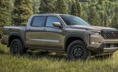 2022 Nissan Frontier Pro-4X Front Three-Quarter Wallpapers 450x275 (2)