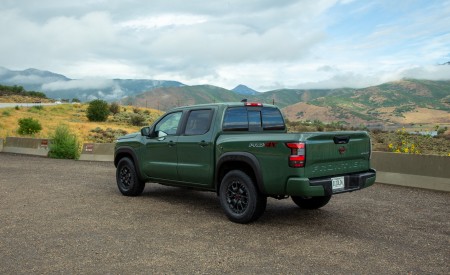 2022 Nissan Frontier Pro-4X Rear Three-Quarter Wallpapers 450x275 (21)