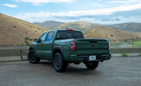 2022 Nissan Frontier Pro-4X Rear Three-Quarter Wallpapers 450x275 (18)