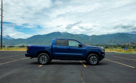 2022 Nissan Frontier Pro-4X Side Wallpapers 450x275 (69)