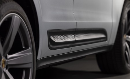 2022 Porsche Macan (Color: Dolomite Silver Metallic) Detail Wallpapers 450x275 (34)