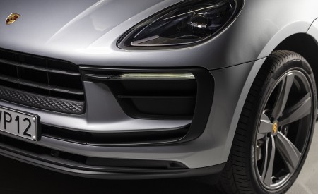 2022 Porsche Macan (Color: Dolomite Silver Metallic) Headlight Wallpapers 450x275 (33)