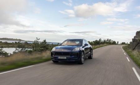 2022 Porsche Macan (Color: Gentian Blue Metallic) Front Wallpapers 450x275 (77)
