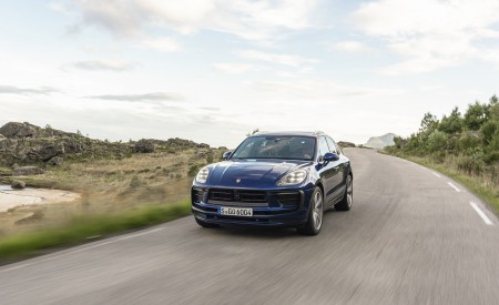 2022 Porsche Macan (Color: Gentian Blue Metallic) Front Wallpapers 450x275 (72)