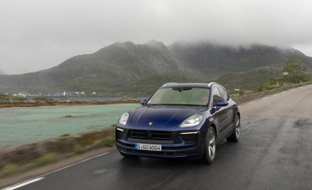 2022 Porsche Macan (Color: Gentian Blue Metallic) Front Wallpapers 450x275 (64)