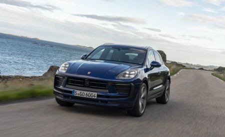 2022 Porsche Macan (Color: Gentian Blue Metallic) Front Wallpapers 450x275 (80)