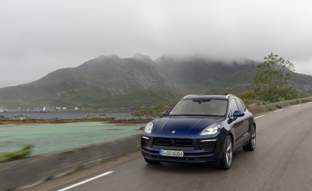 2022 Porsche Macan (Color: Gentian Blue Metallic) Front Wallpapers 450x275 (68)
