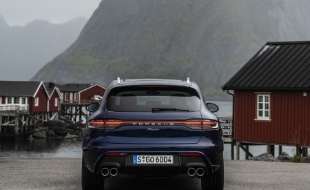 2022 Porsche Macan (Color: Gentian Blue Metallic) Rear Wallpapers 450x275 (101)