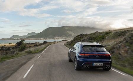2022 Porsche Macan (Color: Gentian Blue Metallic) Rear Wallpapers 450x275 (83)