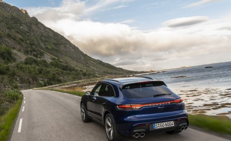 2022 Porsche Macan (Color: Gentian Blue Metallic) Rear Wallpapers  450x275 (92)
