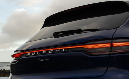 2022 Porsche Macan (Color: Gentian Blue Metallic) Tail Light Wallpapers 450x275 (106)