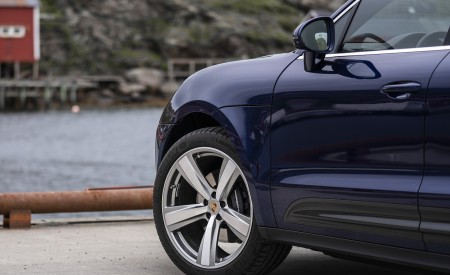2022 Porsche Macan (Color: Gentian Blue Metallic) Wheel Wallpapers 450x275 (110)