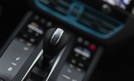 2022 Porsche Macan (Color: Miami Blue) Central Console Wallpapers 450x275 (32)
