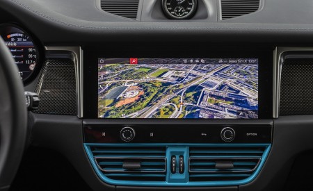 2022 Porsche Macan (Color: Miami Blue) Central Console Wallpapers 450x275 (31)