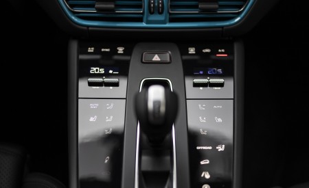 2022 Porsche Macan (Color: Miami Blue) Central Console Wallpapers 450x275 (28)