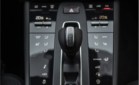 2022 Porsche Macan (Color: Miami Blue) Central Console Wallpapers 450x275 (27)