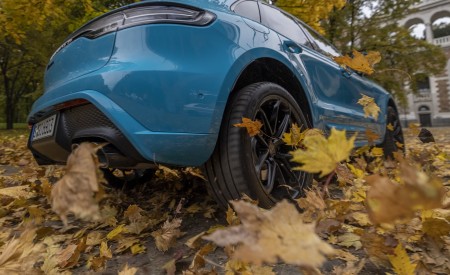 2022 Porsche Macan (Color: Miami Blue) Detail Wallpapers 450x275 (6)