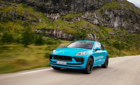 2022 Porsche Macan (Color: Miami Blue) Front Three-Quarter Wallpapers 450x275 (45)