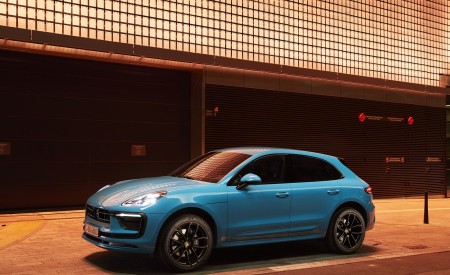 2022 Porsche Macan (Color: Miami Blue) Front Three-Quarter Wallpapers 450x275 (7)