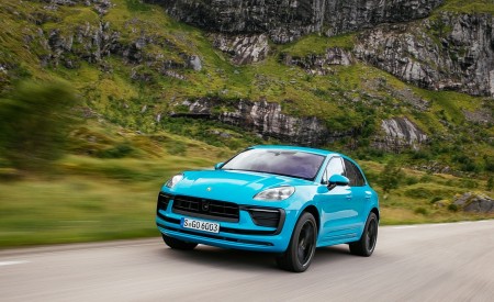 2022 Porsche Macan (Color: Miami Blue) Front Wallpapers 450x275 (40)