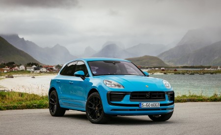 2022 Porsche Macan (Color: Miami Blue) Front Wallpapers 450x275 (51)