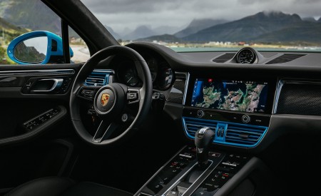 2022 Porsche Macan (Color: Miami Blue) Interior Wallpapers 450x275 (62)