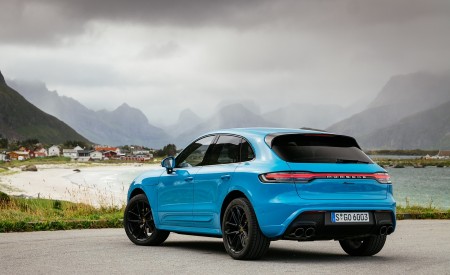 2022 Porsche Macan (Color: Miami Blue) Rear Three-Quarter Wallpapers 450x275 (52)