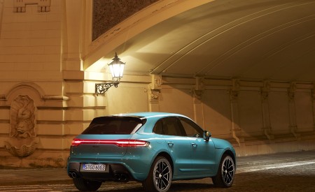 2022 Porsche Macan (Color: Miami Blue) Rear Three-Quarter Wallpapers 450x275 (9)