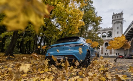 2022 Porsche Macan (Color: Miami Blue) Rear Wallpapers 450x275 (5)