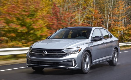 2022 Volkswagen Jetta Front Three-Quarter Wallpapers 450x275 (2)