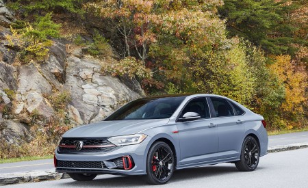 2022 Volkswagen Jetta GLI Front Three-Quarter Wallpapers 450x275 (11)