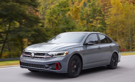 2022 Volkswagen Jetta GLI Front Three-Quarter Wallpapers 450x275 (2)