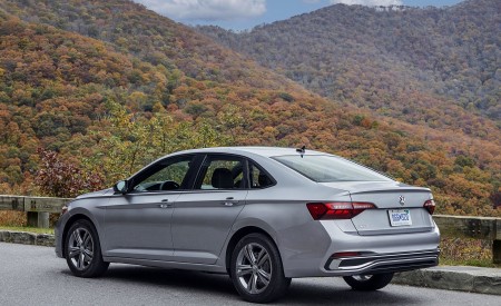 2022 Volkswagen Jetta Rear Three-Quarter Wallpapers 450x275 (14)