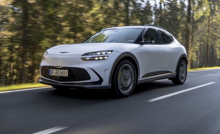 2023 Genesis GV60 Front Three-Quarter Wallpapers 450x275 (10)