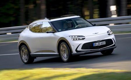 2023 Genesis GV60 Front Three-Quarter Wallpapers 450x275 (17)