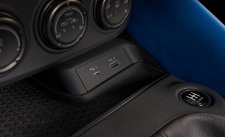 2023 Nissan Z Performance Grade (Color: Seiran Blue) Interior Detail Wallpapers 450x275 (86)