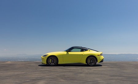 2023 Nissan Z Proto Spec Edition (Color: Ikazuchi Yellow) Side Wallpapers 450x275 (3)