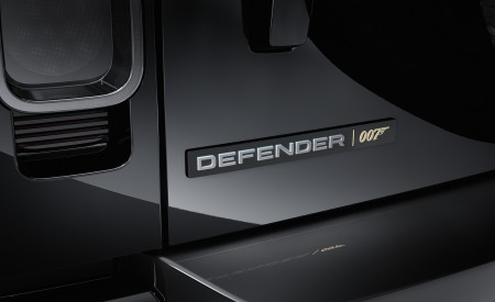 2021 Land Rover Defender V8 Bond Edition Detail Wallpapers  450x275 (7)