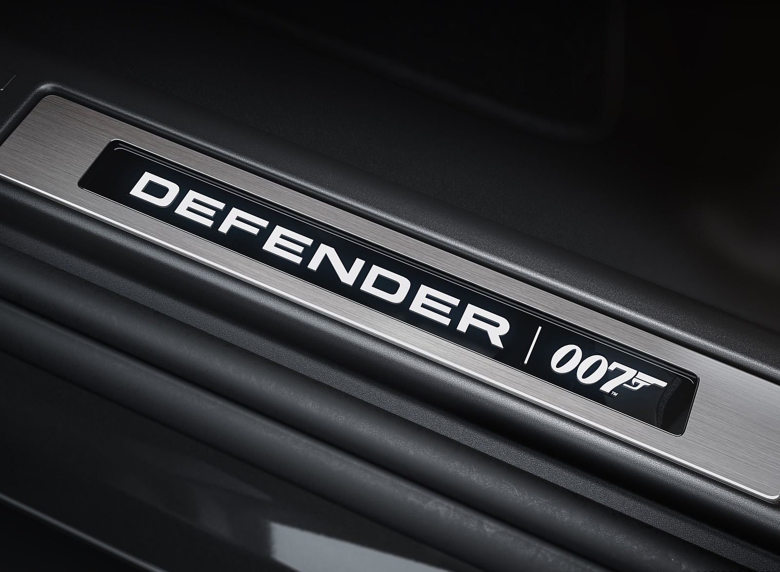2021 Land Rover Defender V8 Bond Edition Door Sill Wallpapers (8)