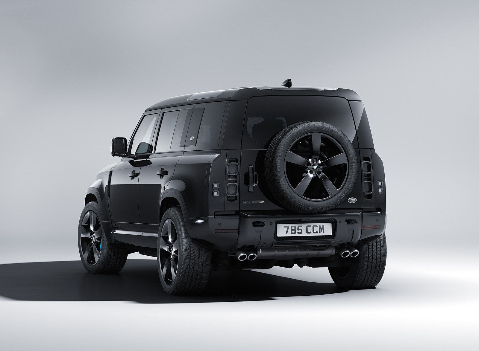 2021 Land Rover Defender V8 Bond Edition Rear Three-Quarter Wallpapers (2)