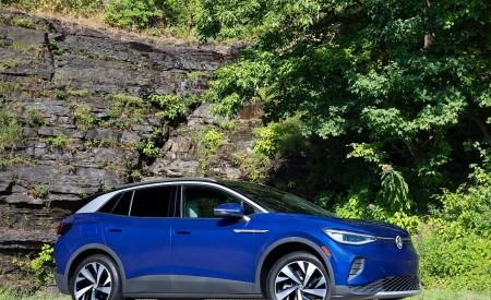 2021 Volkswagen ID.4 AWD Pro S with Gradient Package (US-Spec) Front Three-Quarter Wallpapers 450x275 (112)